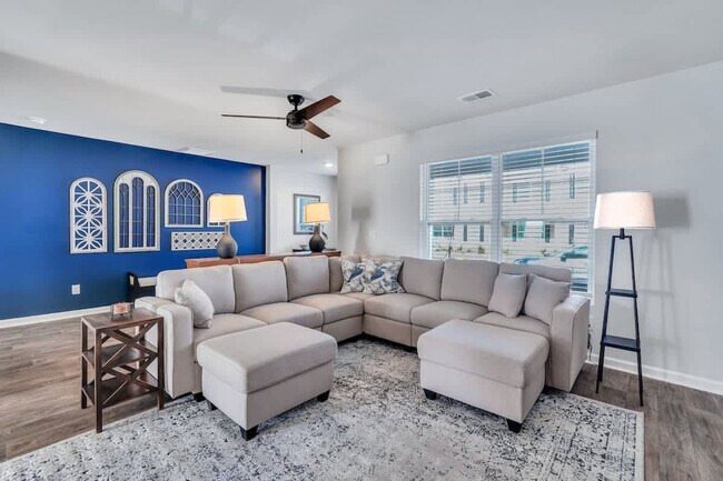 Foto del edificio - 321 Dogwood Cir