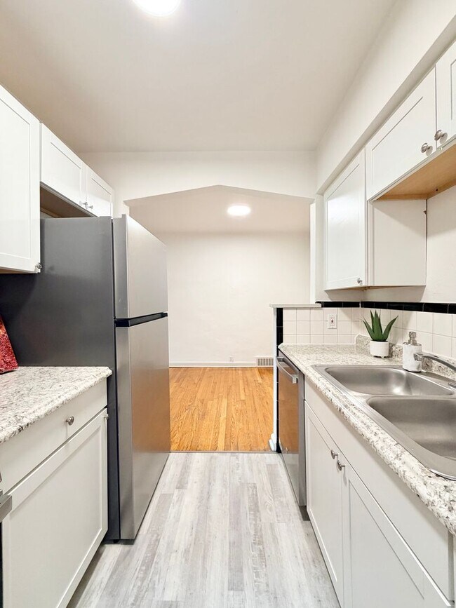 Foto del edificio - 6339-6339 Sutherland Ave