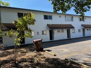 Building Photo - 4424 W 12th Ln