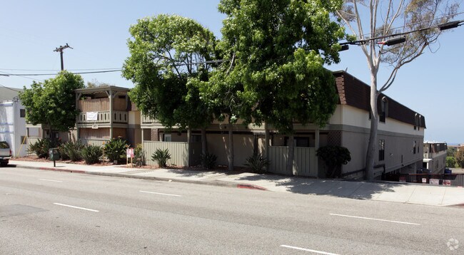 Peppertree Apartments Hermosa Beach Ca Home California Hermosa Beach Peppertree Apartments Primary Photo