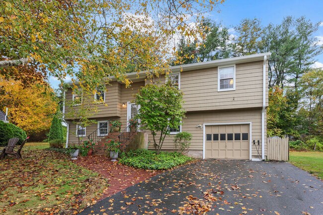 Foto del edificio - 9 Blue Bird Rd