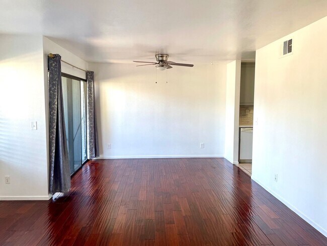 Building Photo - 3 Bedroom Condo in Hercules, Close to wate...