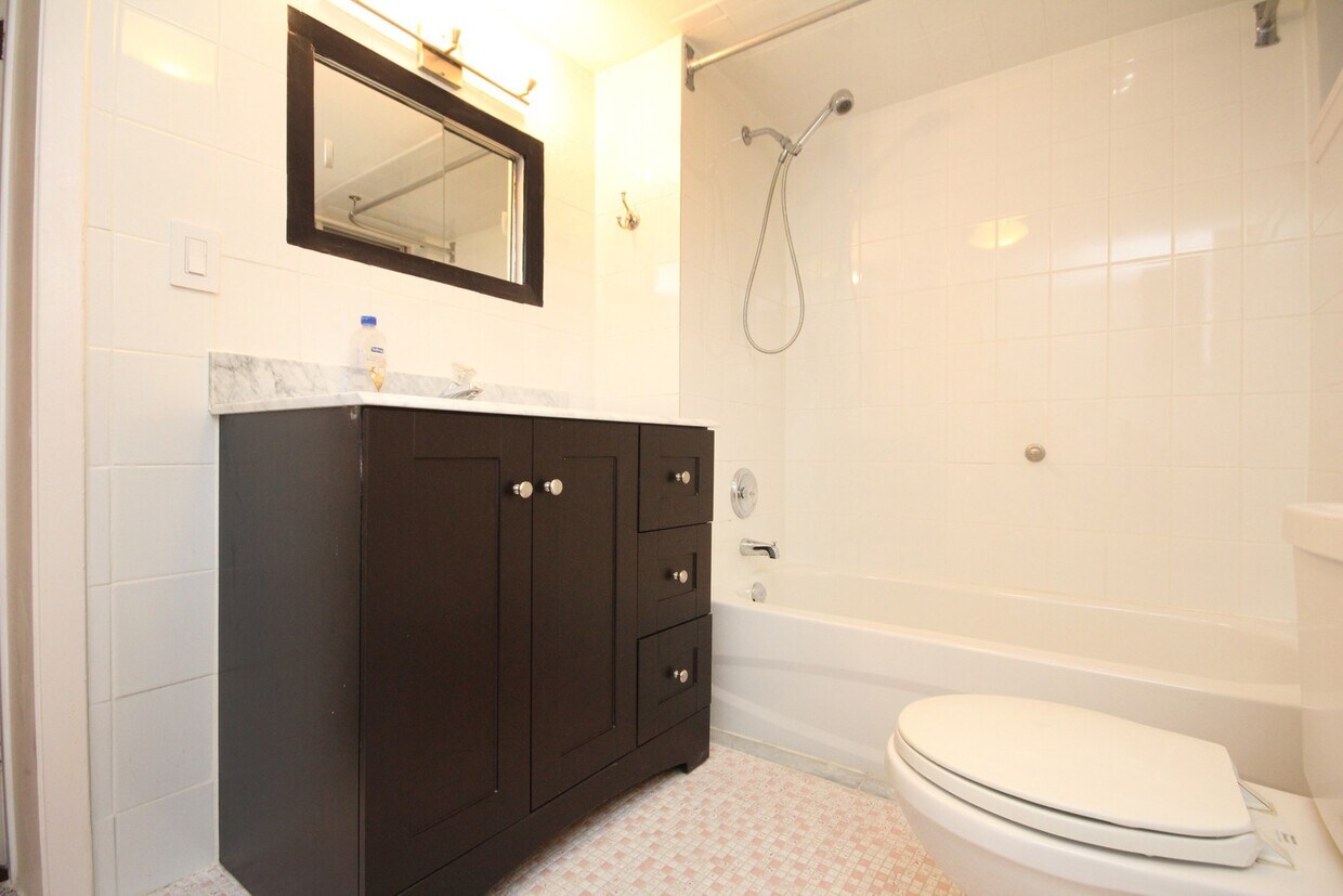 523 Westmount Av Unit Lower, Toronto, ON M6E 3N6 Apartments 523