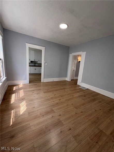 Foto del edificio - 946 E 79th St