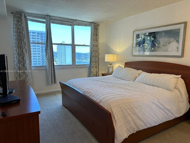 Foto del edificio - 2501 S Ocean Dr