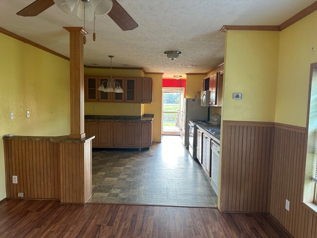 Foto del edificio - 662 W Rd
