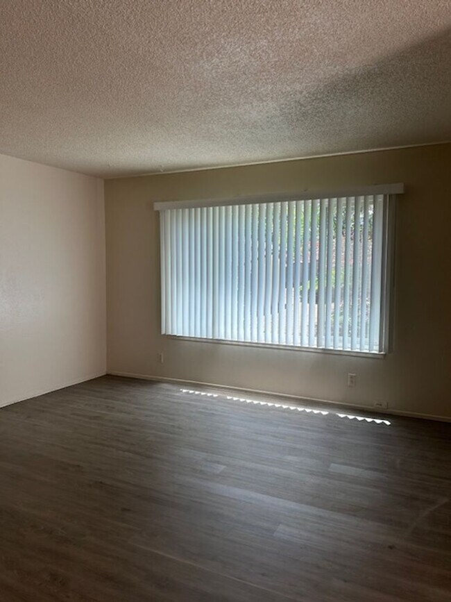 Foto del edificio - 8444 Hidden Lake Rd