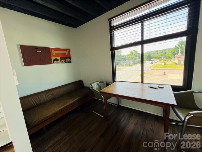 Building Photo - 274 Catawba Ave