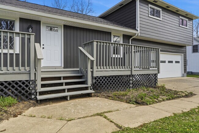 Building Photo - 3735 Richlawn Rd