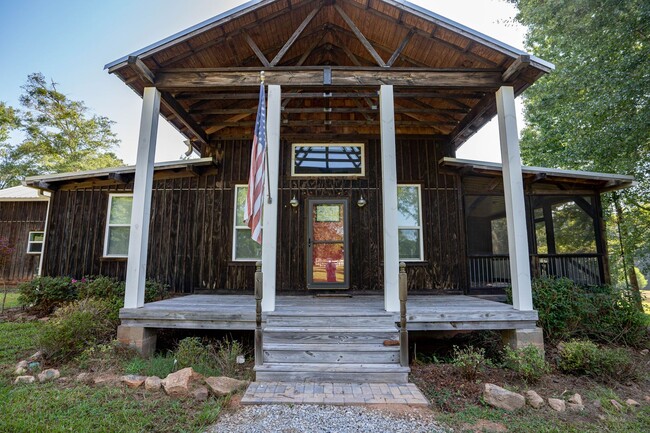 Building Photo - Improved Rate - Cozy Home near the Lake