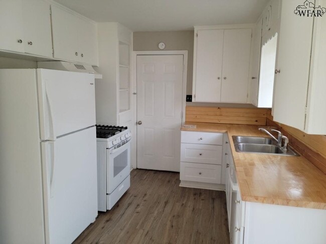 Foto del edificio - 5031 Lindale Dr