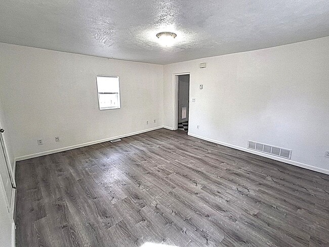 Building Photo - ALL PROSPECTIVE TENANTS MUST SUBMIT A $58 NON-REFUNDABLE APPLICATION FEE PER APPLICANT ONLINE AND...