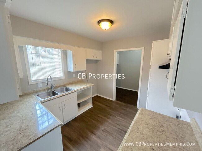 Foto del edificio - 4235 Camelot Ave