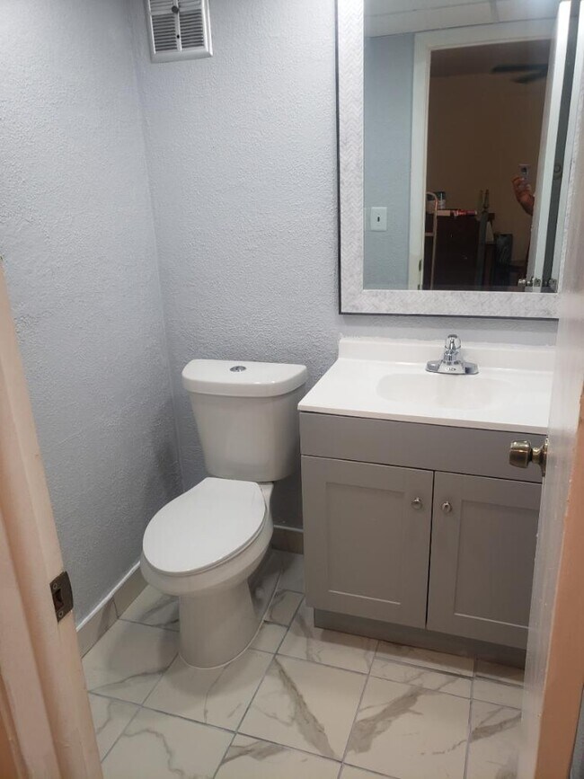 Half bathroom - 7300 NW 17th St