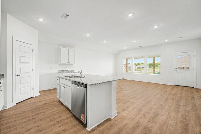 Building Photo - 3101 Laredo Ln