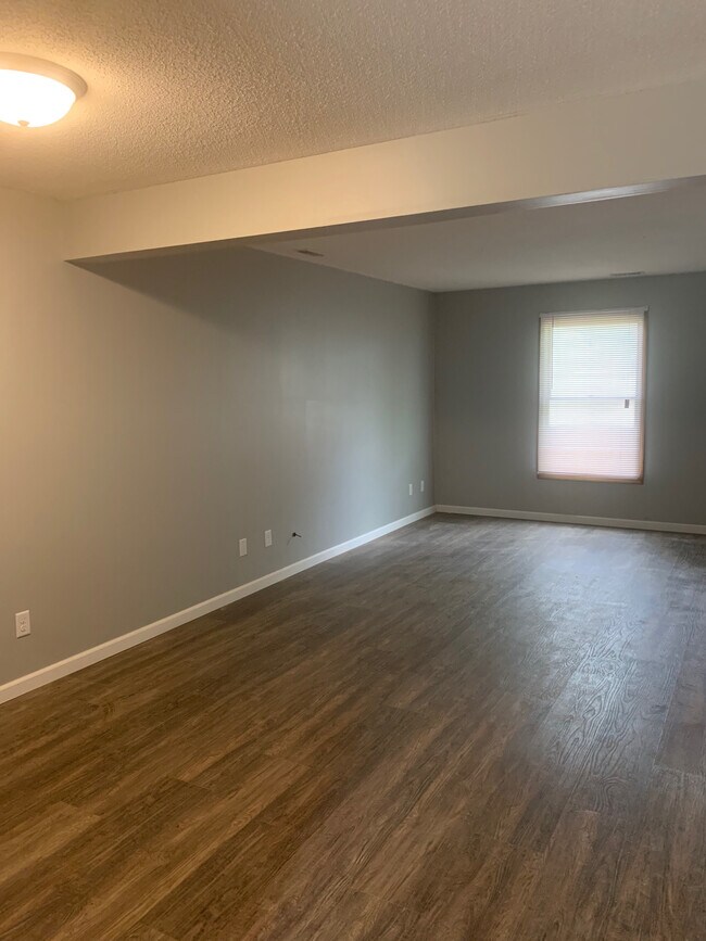 Building Photo - 110 Circle Dr