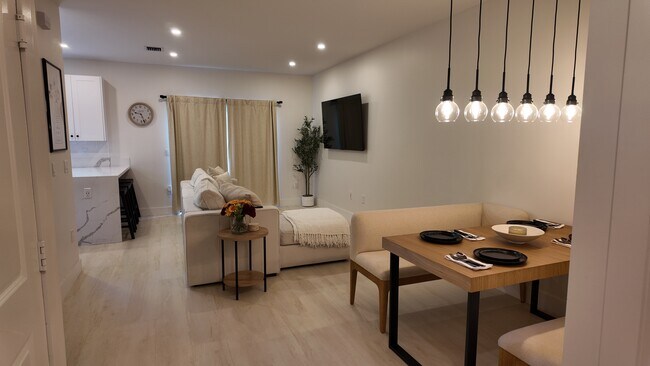 Foto del edificio - 541 NE 206th Ln