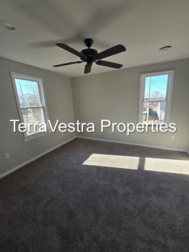 Building Photo - 711 N 3rd St