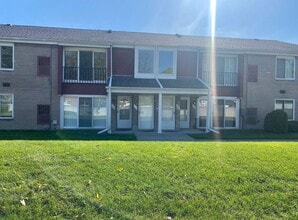 Building Photo - 306 Sunset Ln