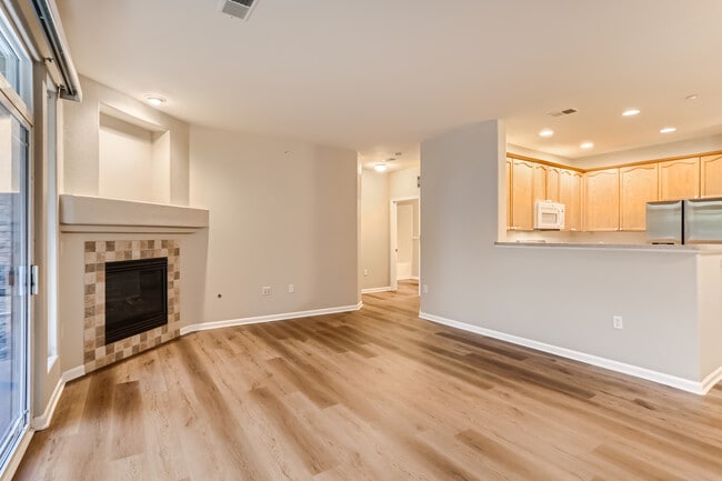 Building Photo - 8427 S Hoyt Way