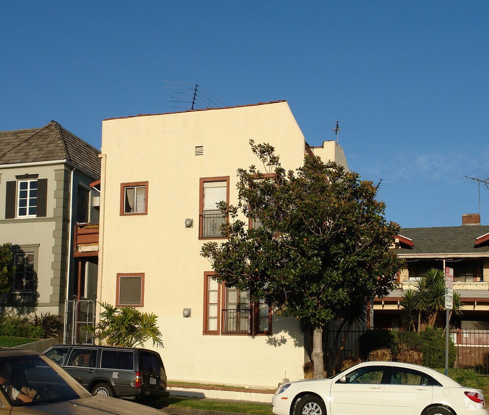 Building Photo - 316 N New Hampshire Ave