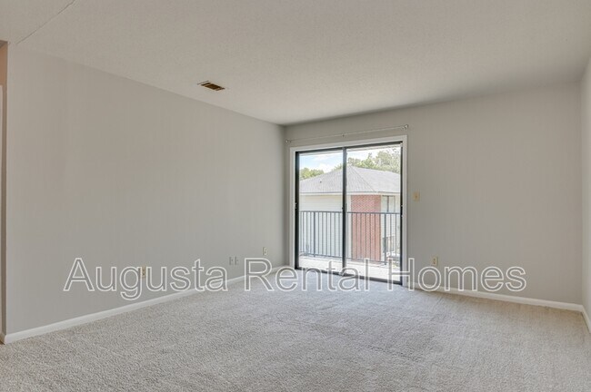Foto del edificio - 3002D Strickland Court