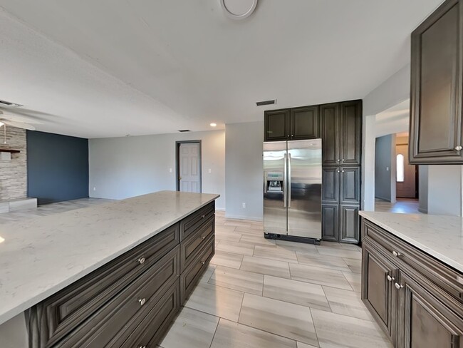 Building Photo - 800 Black Duck Dr