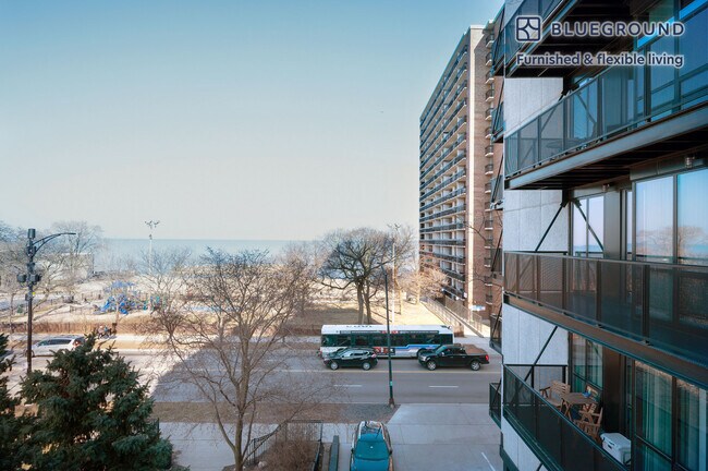 Building Photo - 5910 N Sheridan Rd