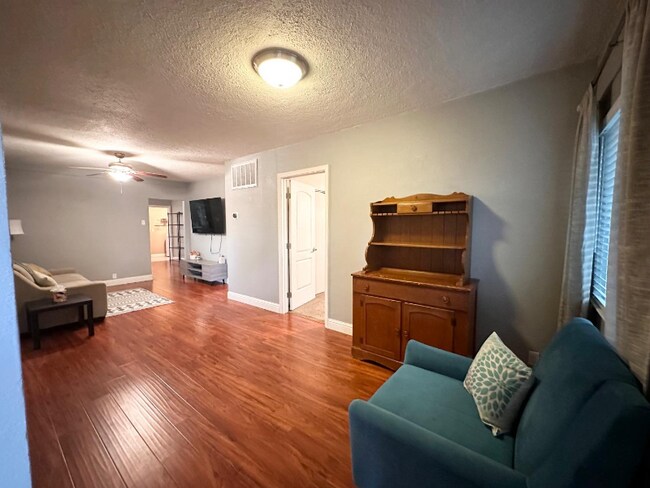 Building Photo - 205 B St