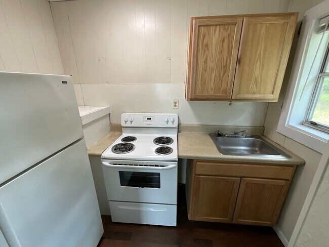 Foto del edificio - Sweet 1/1 Cottage at Hill Loop in Bonifay with Water/Sewer, Garbage, & Lawn Maintenance Included