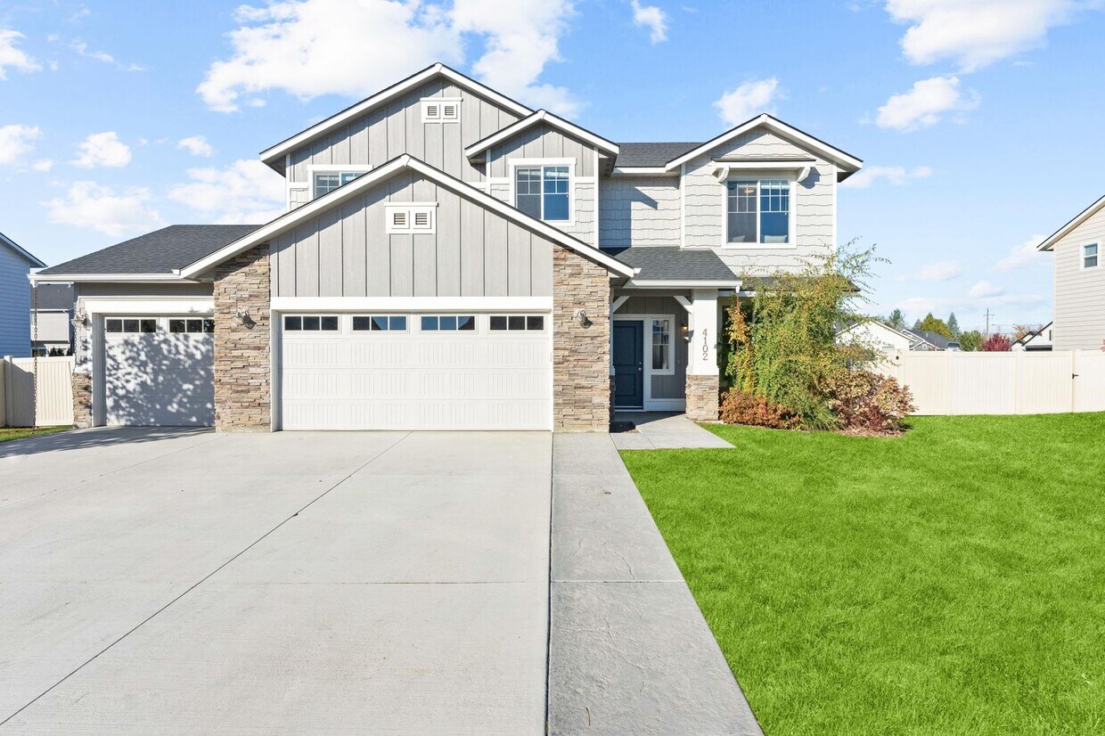 Foto principal - 5 Bedroom 2.5 Bath FOUR CAR GARAGE Eagle, ...