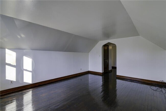 Building Photo - 282 Demorest Ave