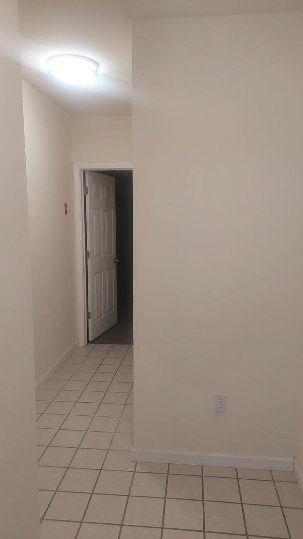 Foto del edificio - Spacious Townhouse w/Renovated Bathroom