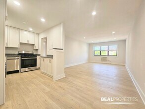 Building Photo - 696 Elm Pl