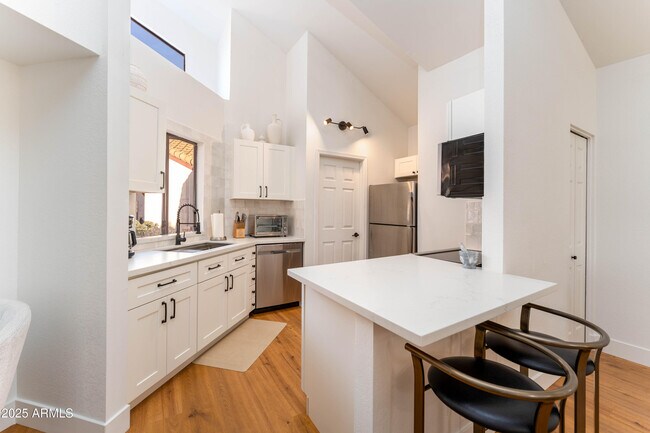 Foto del edificio - 10301 N 70th St