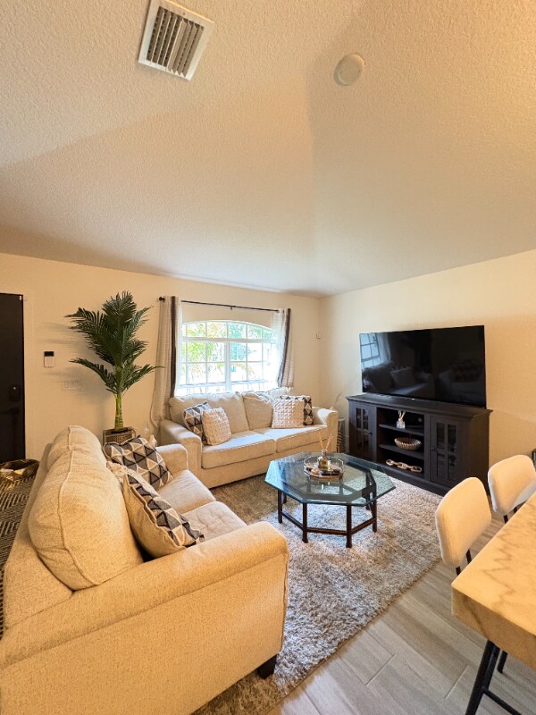 Foto del edificio - 3327 Carlisle Ave S