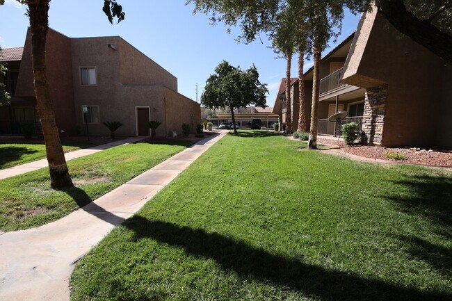 Foto del edificio - BELLA VITA CONDO - GUARD GATED - LOWER UNIT