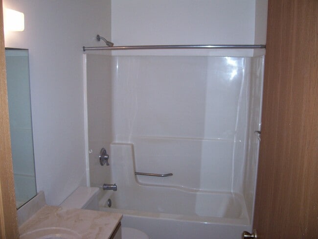 Building Photo - 539 Hillcrest Ct