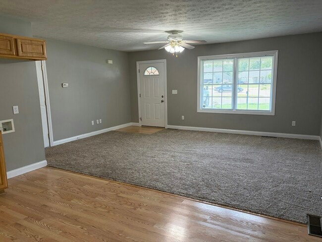 Building Photo - 117-119-119 Valley Forge Ct