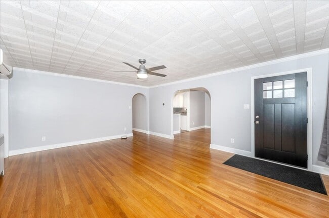 Building Photo - 116-118 Linden Avenue