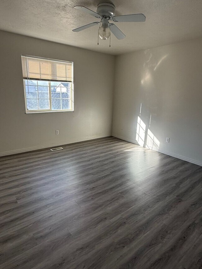 Foto del edificio - Beautiful North Ogden Town home for Rent