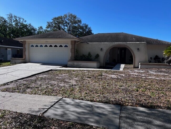 Building Photo - 2907 Meadow Wood Dr