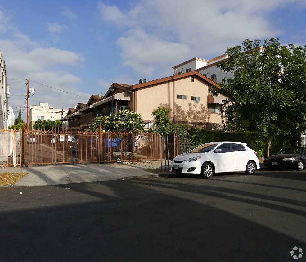 Foto principal - 961 S Manhattan Pl