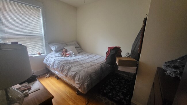 Building Photo - 1453 W Cornelia Ave