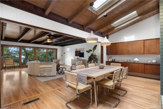 Building Photo - 740 Figueroa Dr