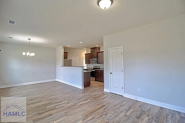 Building Photo - 741 Meloney Dr