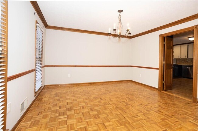 Building Photo - 4439 Thoroughbred Dr NE