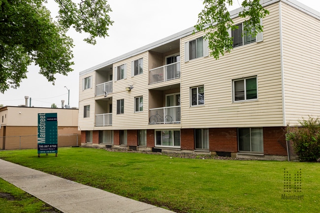Building Photo - Oakmount Manor