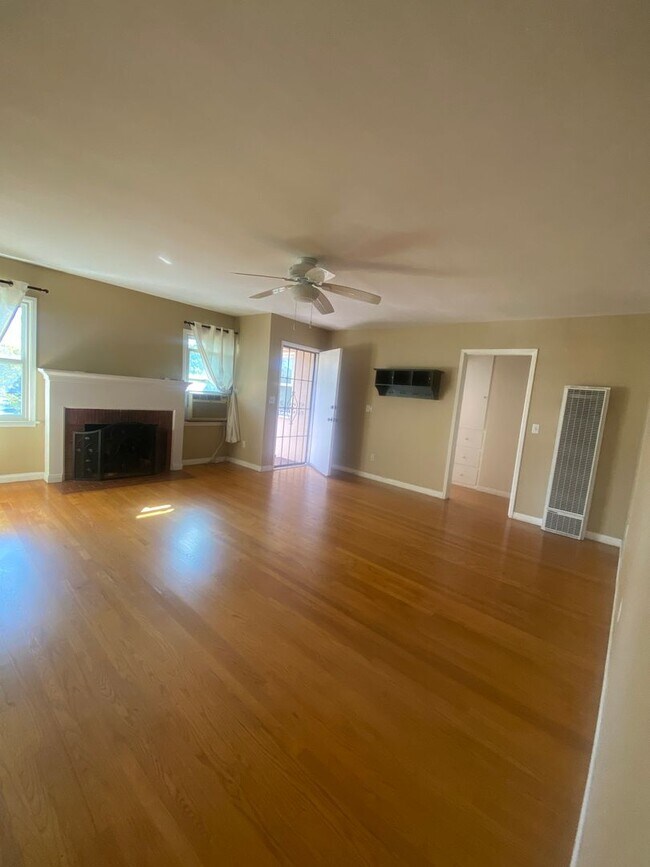 Foto del edificio - 409 E Puente St