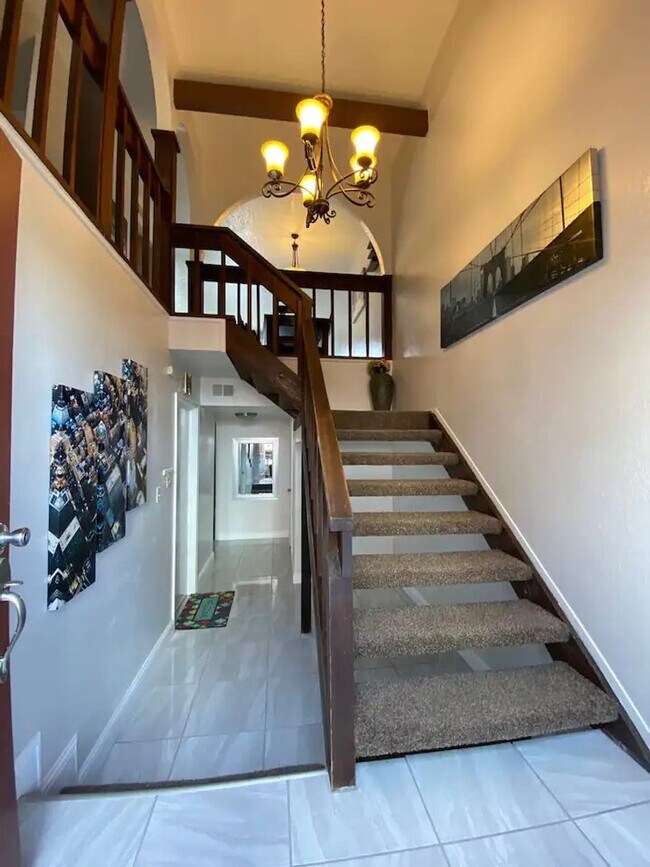 Foto del edificio - Step into your new residence, a charming c...
